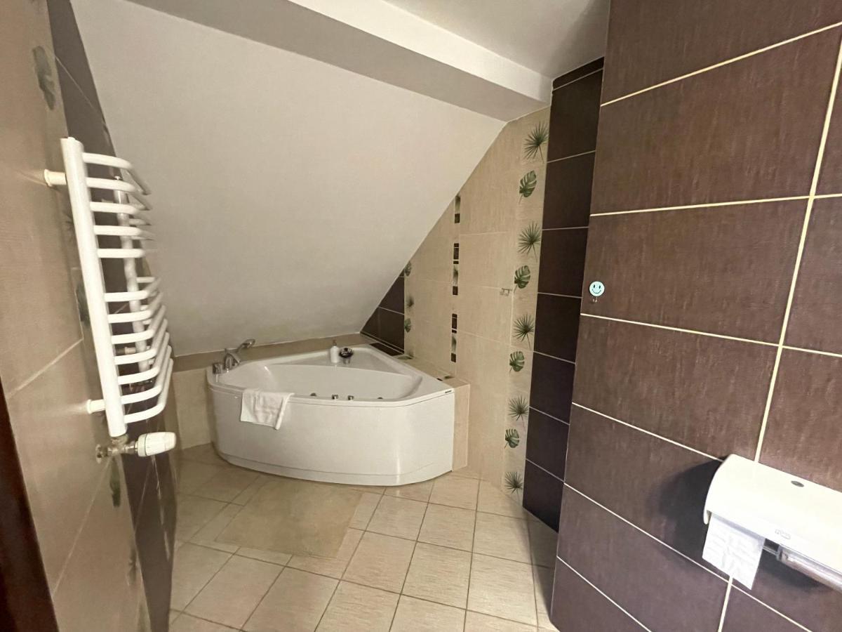 Hotel Tyrol I Restauracja Zycie Gruzji Osielsko 外观 照片
